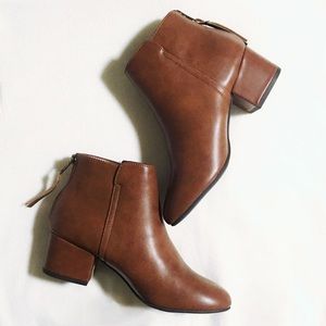 New✨SALE✨Downeaster Alice Toffee Vegan Leather Cognac Brown Booties 9